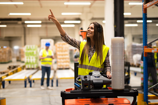 Warehouse workers packing boxes to reduce order picking travel time